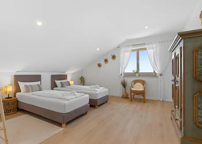 Alpenglueck - Stylisches Dachgeschoss-apartment Mit Bergblick, Grosser Balkon & 3 Schlafzimmern Lägenhet